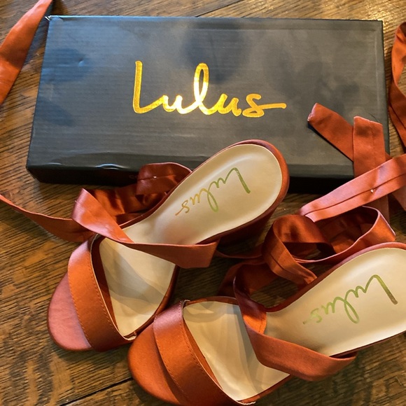 NIB  lulus copper satin heels - Picture 2 of 6